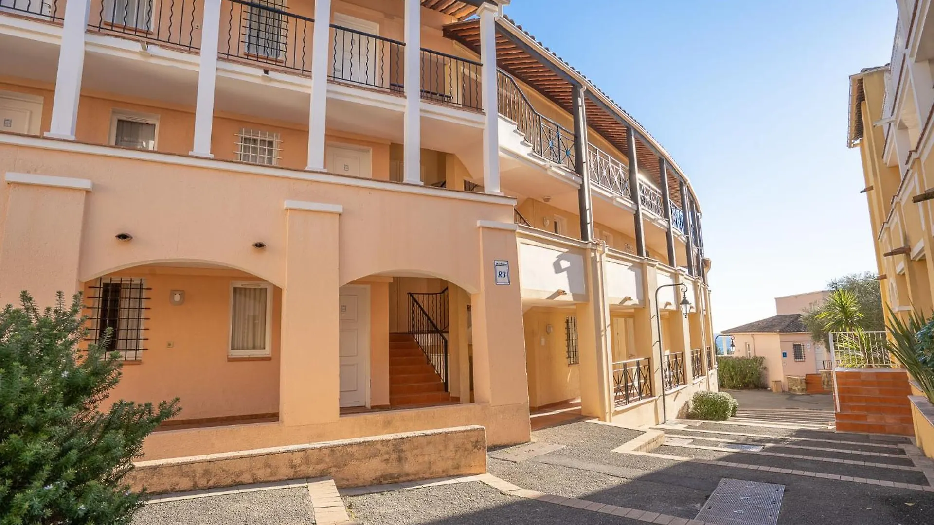 Apartment Village Cap Esterel - Le Village-82 By Interhome Saint-Raphaël Francia